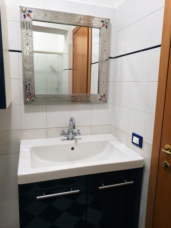 Farolfi Apartments Carracci โบโลญญา ภายนอก รูปภาพ