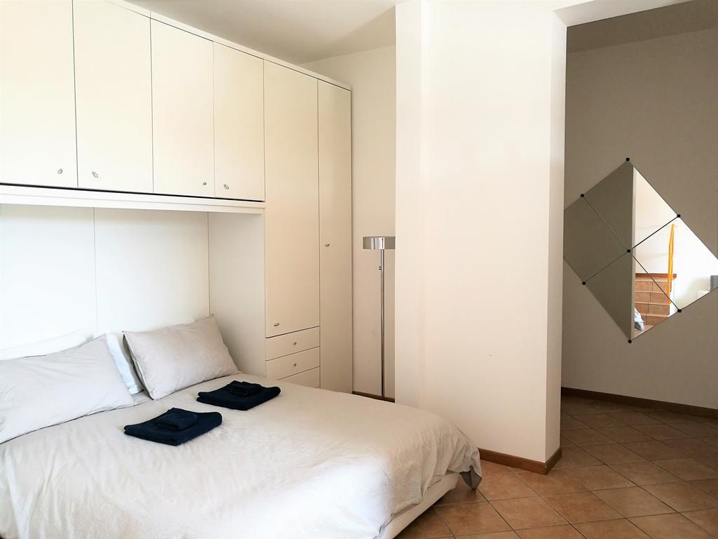 Farolfi Apartments Carracci โบโลญญา ภายนอก รูปภาพ